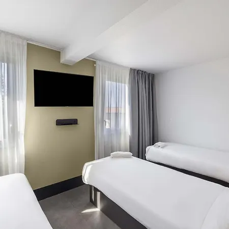 Sud Marche International Otel